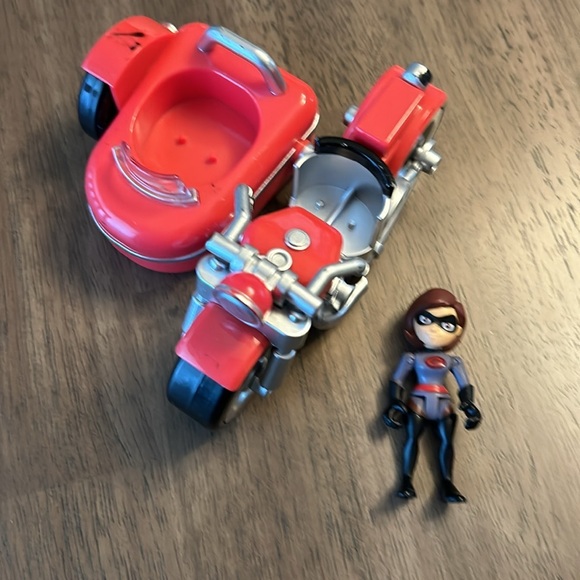Disney Incredibles Junior Supers Bundle (13 pc) - Picture 6 of 9
